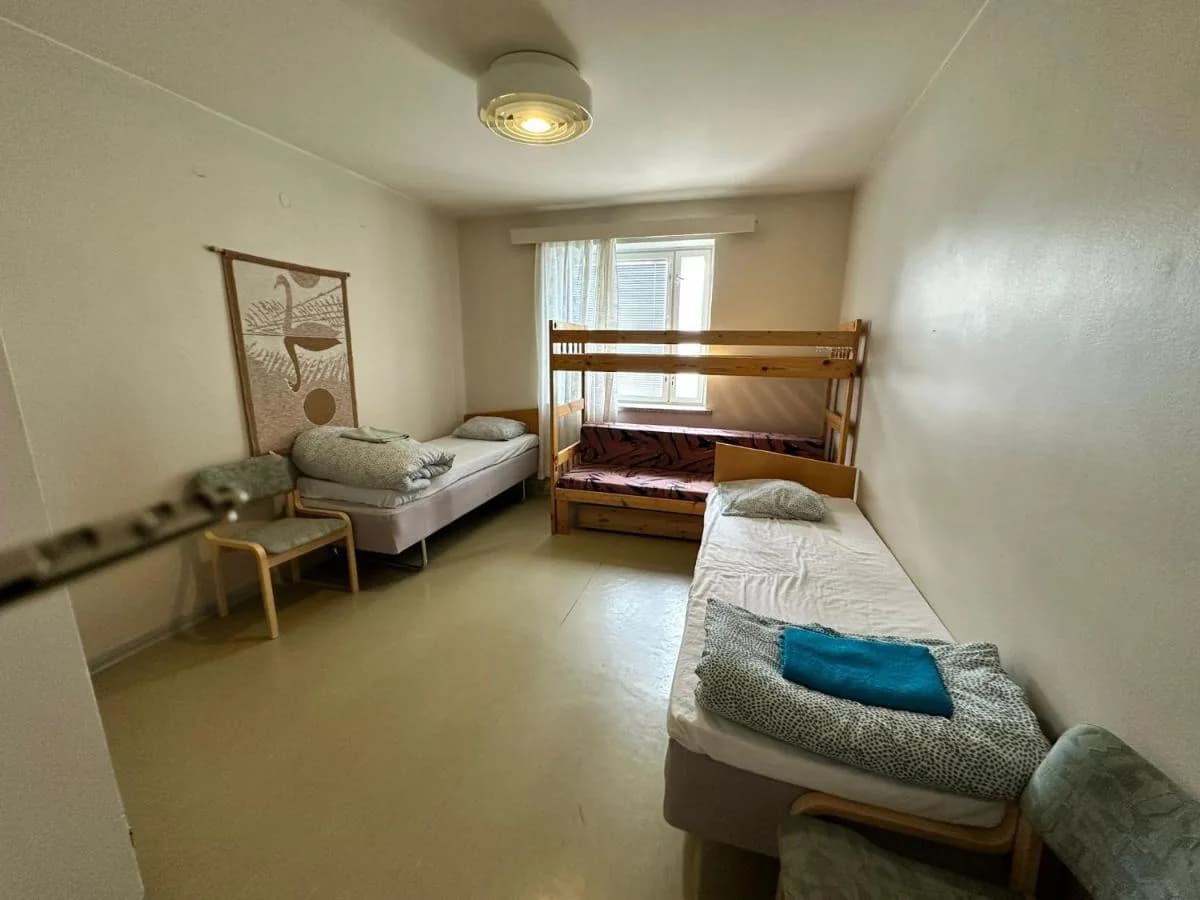 Valoisa perhehuone Kurimon Majatalossa