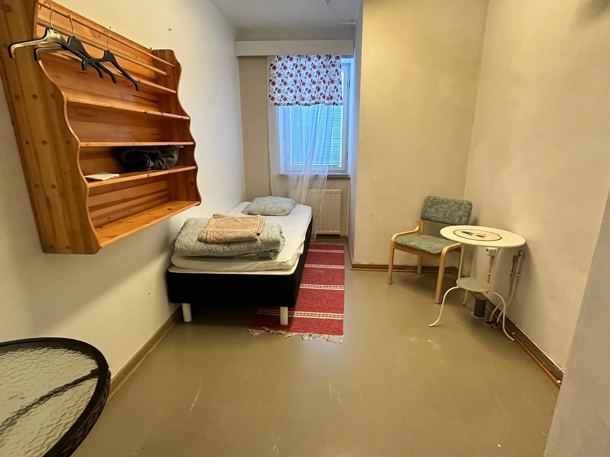 Yhden hengen huone — oma wc, ilmastointi ja näkymä puutarhaan
